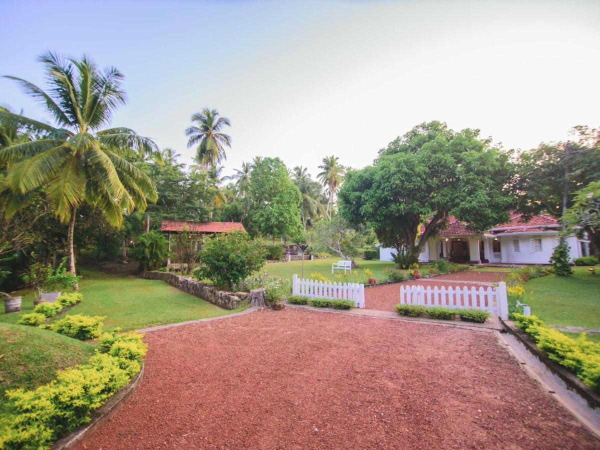 Thalpe Walawwa Heritage Villa Unawatuna Exteriör bild