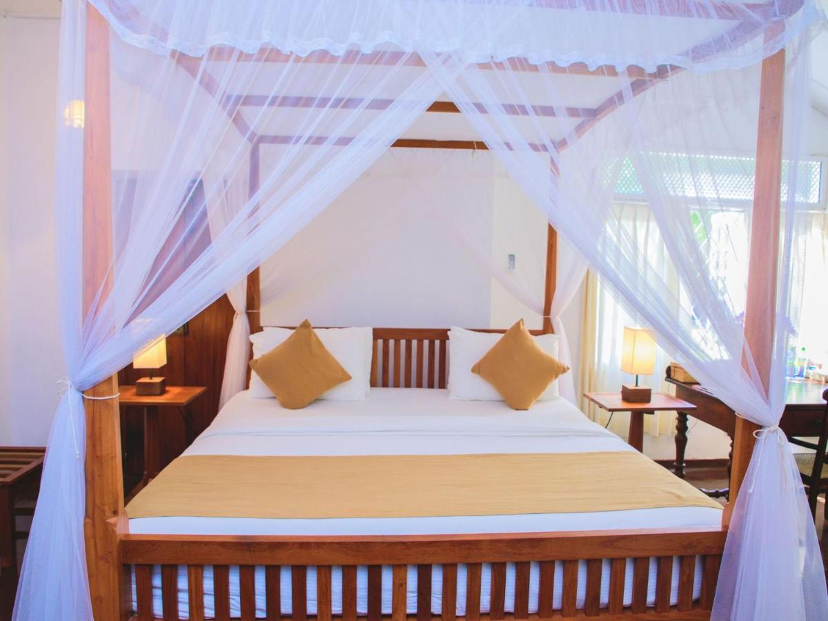 Thalpe Walawwa Heritage Villa Unawatuna Exteriör bild