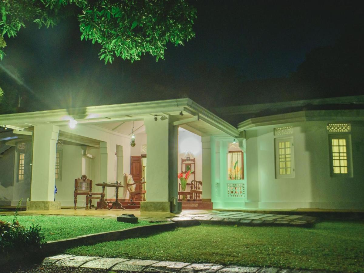 Thalpe Walawwa Heritage Villa Unawatuna Exteriör bild