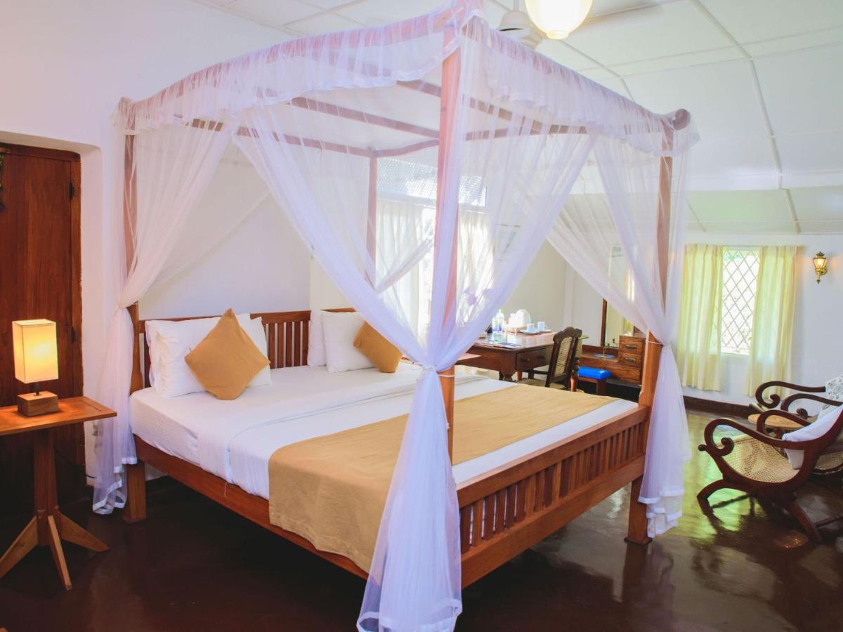 Thalpe Walawwa Heritage Villa Unawatuna Exteriör bild